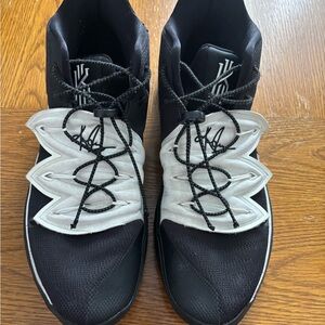 Preowned Nike Kyrie 5 Black and White size 15